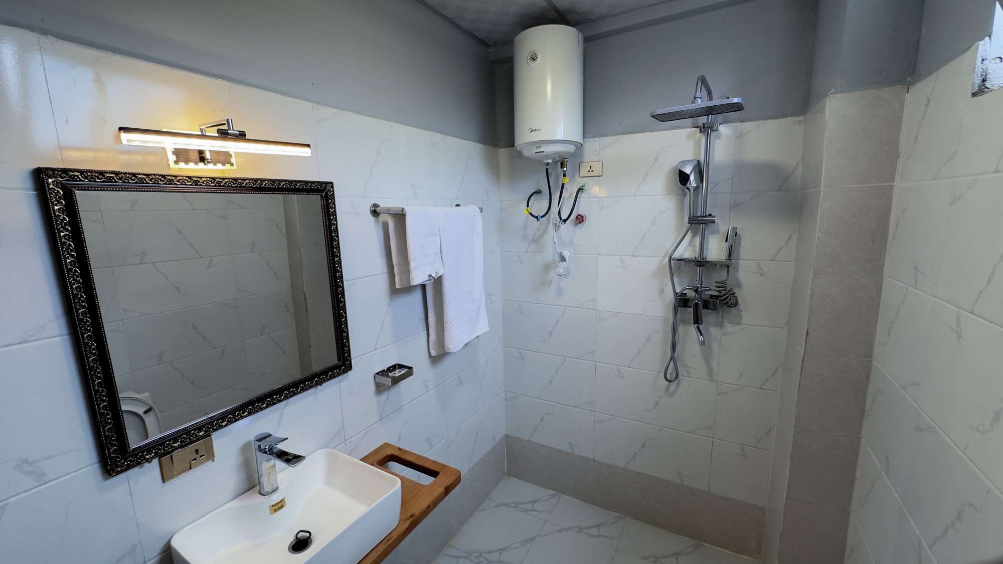 Standard Room thumbnail 3